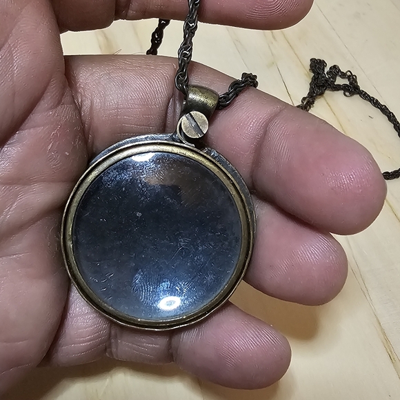 Enamel Inlay Florarl Design Bronze Tone Magnifying Glass Necklace 28 Inch Chain - Picture 8 of 9